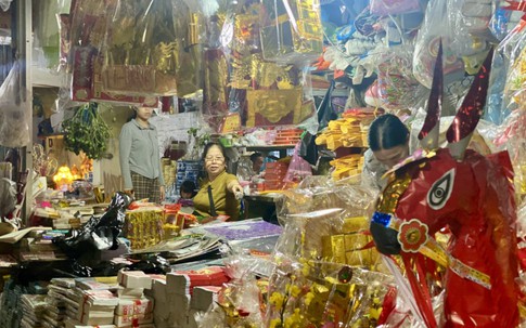 Người dân tất bật chuẩn bị đồ lễ đầu năm mới 2026