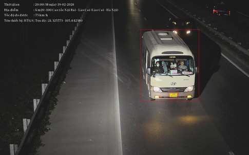 Hà Nội: Camera AI trích xuất danh sách 22 trường hợp vượt đèn đỏ từ 19/2 - 20/2