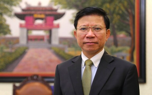 Hiệu trưởng Trường Đại học KHXH&NV nhận Huân chương Cành cọ hàn lâm của Pháp