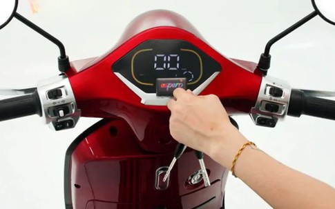 Trải nghiệm xe máy điện giá 19 triệu đồng ở Việt Nam đẹp cổ điển tựa Vespa, động cơ 1.600W, đi 95 km/lần sạc, rẻ hơn Vision, chỉ như xe số Wave Alpha