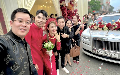 Đám hỏi ở quê nhà của Huyền Trang Mù Tạt và cầu thủ Đức Huy