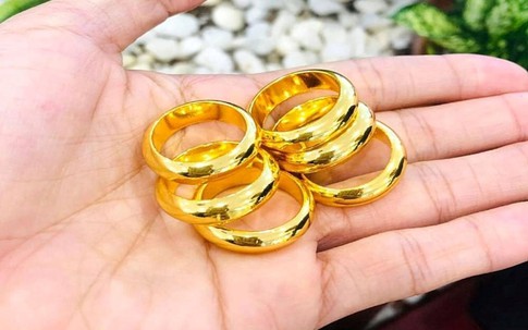 Tôi mua được 5 chỉ vàng bằng tiền làm thêm xuyên Tết 3 năm
