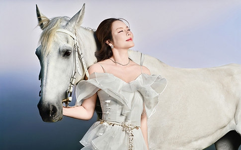 Ảnh đón xuân Bính Ngọ tại rerost 10 ha ở Đồng Nai của Lý Nhã Kỳ