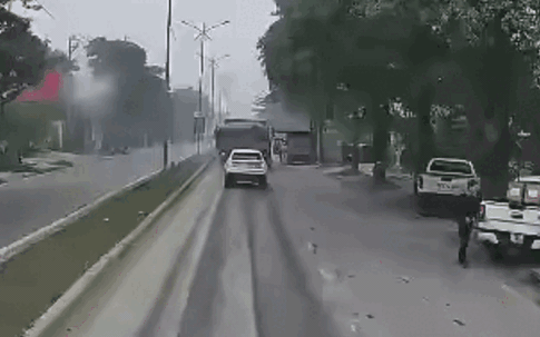 Tai nạn giữa 2 xe tải khiến một chiến sĩ CSGT và 1 người dân tử vong ở Thái Nguyên