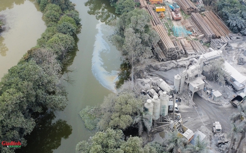 Hà Nội: Trạm trộn bê tông 'hành' dân bằng khói bụi, ngang nhiên xả thải gây ô nhiễm nghiêm trọng