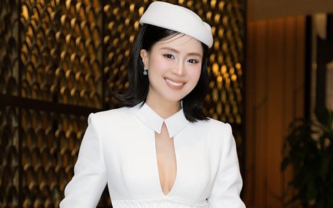 Hồng Diễm gây sốt với hình ảnh táo bạo, điều khiến fan chú ý là bình luận của Mạnh Trường