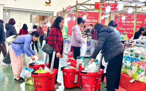 Dạo một vòng Hội chợ Mùa Xuân 2026, người dân Thủ đô đã mua sắm đủ cho cả Tết Nguyên đán