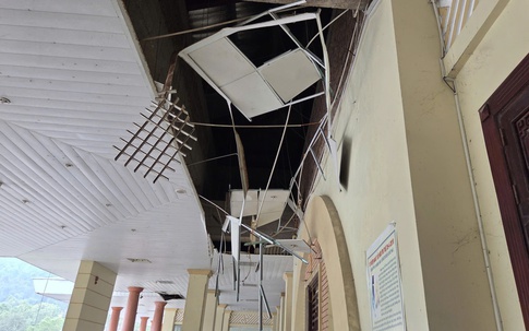 Trung tâm Hội nghị Hàm Rồng đổ nát, hoang tàn