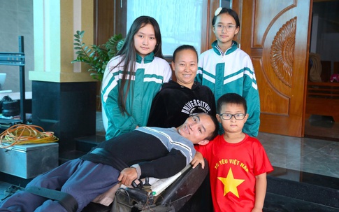 Chuyện khó tin về người đàn ông nằm ngửa như khúc gỗ, cưới vợ đẹp, xây nhà tiền tỷ