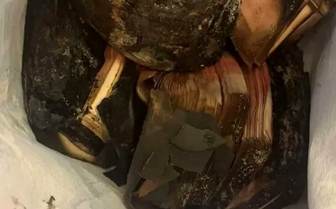 Bất ngờ với số tiền nhận lại khi cụ ông mang 1,4 tỷ đồng bị cháy nghiêm trọng tới đổi tại ngân hàng