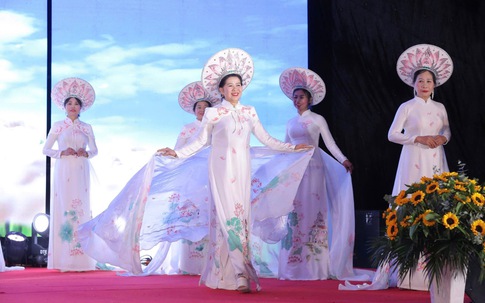 NTK Lanise đưa di sản nghìn năm hồi sinh trên tà áo dài