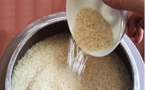 Hũ gạo đặt ở đâu trong bếp để hút tài lộc và vượng khí năm 2026? Những lưu ý phong thủy nhiều người chưa biết