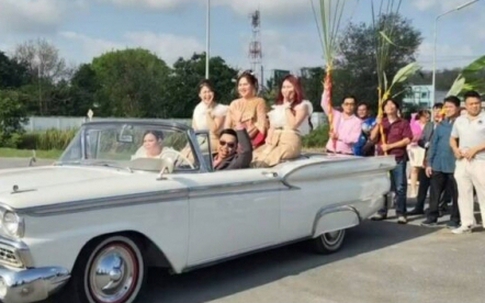 Cô dâu lái xe mui trần, đem sinh lễ "khủng" đến cầu hôn chú rể gây bão mạng