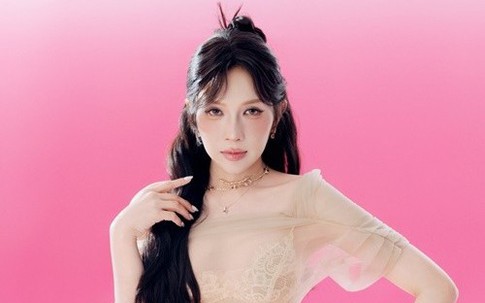 Khả Như biến hóa phong cách, ngày càng gợi cảm