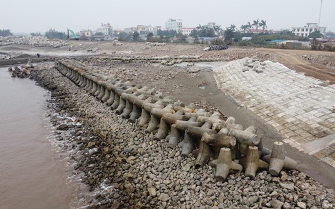 Cận cảnh một số điểm sụt lún trên kè Hải Thịnh ở Ninh Bình