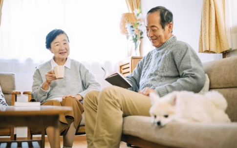 Sau khi nghỉ hưu, ngày nào tôi cũng về nhà, cho đến khi mẹ nói một câu khiến tôi lặng người