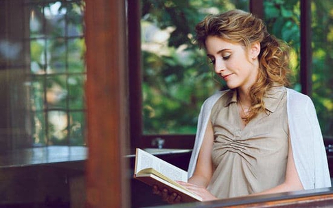 Bí quyết phụ nữ tuổi 50: Ngừng làm ngay 4 việc này để có cuộc sống an nhiên, hạnh phúc