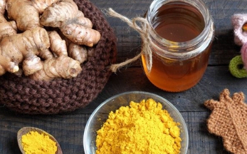 Da nổi mụn liên tục? Thử ngay mặt nạ mật ong theo cách này