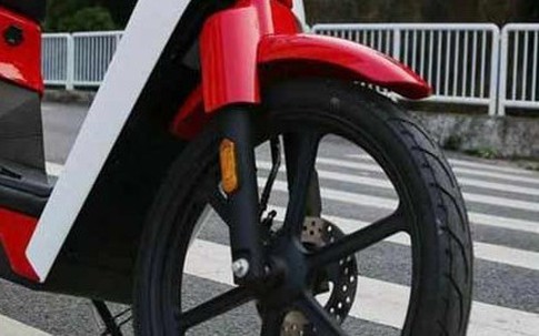 Trải nghiệm xe máy điện Honda đẹp hoài cổ, giá 20 triệu đồng, động cơ 400W, pin lithium, đi 65 km/lần sạc, rẻ hơn xe số Wave Alpha