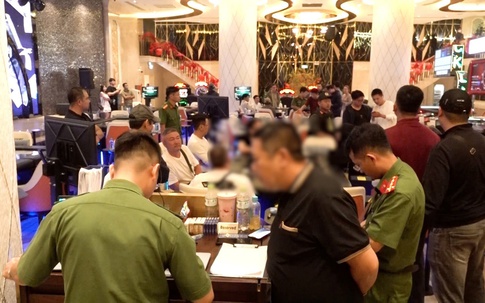 Bắt quả tang 13 người nước ngoài đánh bạc tại tầng hầm khách sạn 5 sao nổi tiếng tại Nha Trang