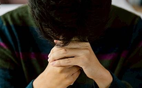 Chàng trai 23 tuổi chưa từng làm 'chuyện ấy' bỗng bị mụn cóc sinh dục, nguyên xuất phát từ... người cha