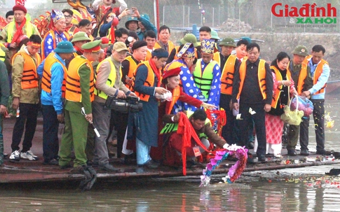 Ngôi đền thiêng kỳ bí và những điểm mới ở Lễ hội Quan lớn Tuần Tranh