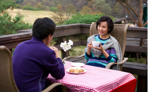 Tuổi 50 mới hiểu: Tại sao đàn ông thường giữ khoảng cách với phụ nữ cùng độ tuổi?