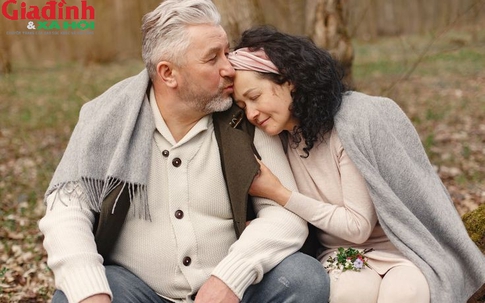 Không cần nói 'anh yêu em': 2 dấu hiệu cho thấy đàn ông thương vợ thật lòng