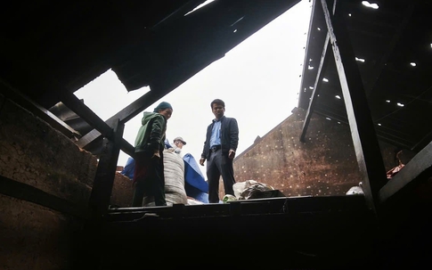 Tuyên Quang: Mưa đá ập xuống lúc nửa đêm, nhiều nhà dân bị tốc mái hư hỏng