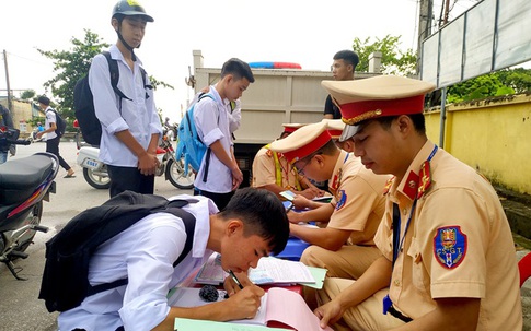 Năm 2026, học sinh sẽ không được lái xe máy dưới 50cc khi chưa thực hiện quy định này