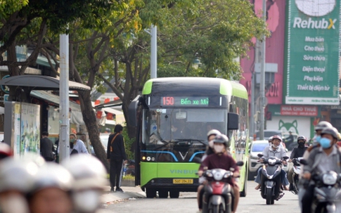 Lượng hành khách đi metro, xe buýt tại TP.HCM tăng 35% sau Tết