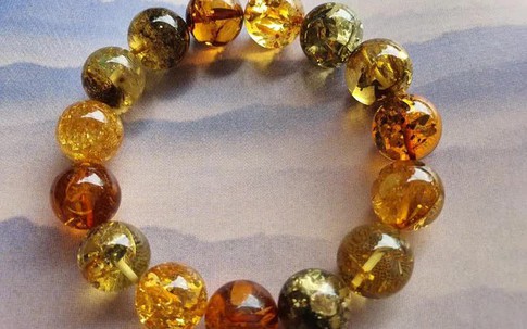 Vòng hổ phách có trừ tà không? Tìm hiểu ngay trong năm 2026