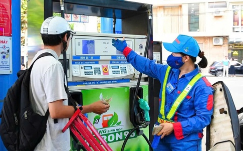 Giá xăng dầu giảm mạnh gần 5.000 đồng/lít, giá bán xăng  về mức 28.000 đồng/lít