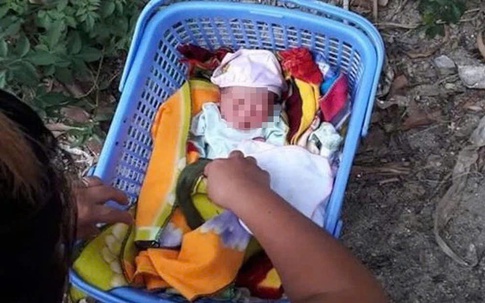 Bé trai bị bỏ rơi lúc rạng sáng kèm lời nhắn xin nuôi giúp