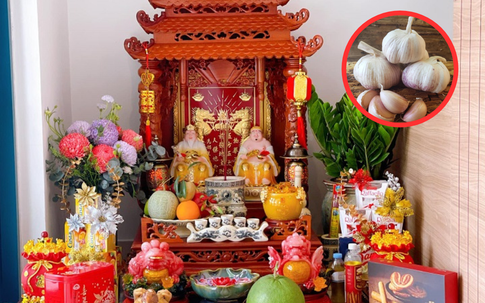 Cách đặt tỏi trên bàn thờ thần Tài hút tài lộc, tiền vào như nước không phải ai cũng biết