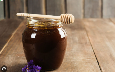 Mật ong để lâu bị đen có an toàn không? cách nhận biết mật ong