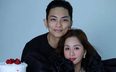 Nhân sinh nhật tuổi 44 của Khánh Thi, Phan Hiển gọi vợ là 'nữ hoàng của anh'