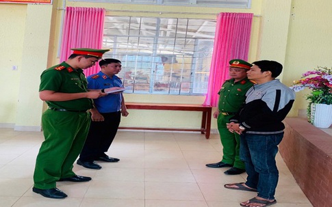 Khởi tố, bắt giam giám đốc sinh năm 1988 sản xuất đường cát giả