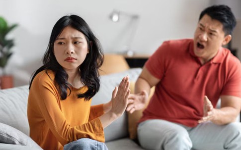 50 tuổi vẫn yêu rồ dại: 6 ngày sống khỏa thân trong rừng chỉ vì cãi nhau với bạn gái