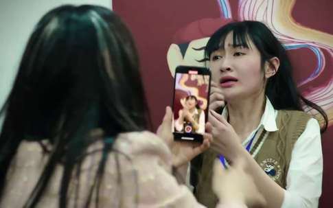 Bất ngờ bị vợ sếp đánh ghen còn livestream lên mạng xã hội