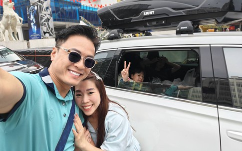 Vợ chồng Hồng Đăng ở tuổi trung niên U50 vẫn lãng mạn, tình cảm khiến công chúng ngưỡng mộ