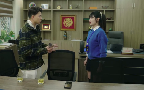  Sếp ngỡ ngàng khi phát hiện bị đặt camera quay lén trong phòng làm việc của mình 