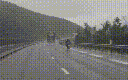 Thanh niên chạy xe máy vào cao tốc vì đi theo phần mềm dẫn đường