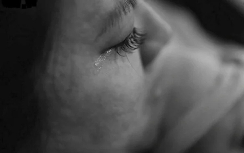 Lý do vì sao lại có quan niệm nước mắt không được để rơi lên thi thể người đã khuất?