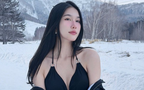 Á hậu là giảng viên đại học gây chú ý khi diện nội y giữa trời tuyết trắng