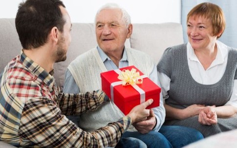 Tại sao cha mẹ càng biết cách 'tiêu tiền của con' thì gia đình lại càng hạnh phúc, ấm êm?