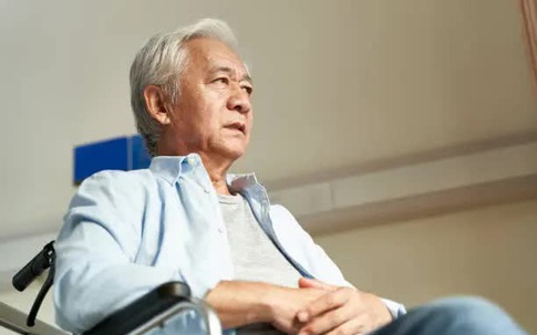 Nuông chiều suốt 30 năm, về già không mua nổi nhà cho con, cha liền bị từ mặt