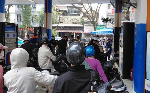 Giá xăng dầu tăng, Công an TPHCM khuyến cáo người dân