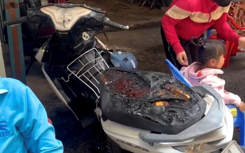 Cháy lớn giữa trưa, 5 căn nhà ở TP.HCM bị ảnh hưởng