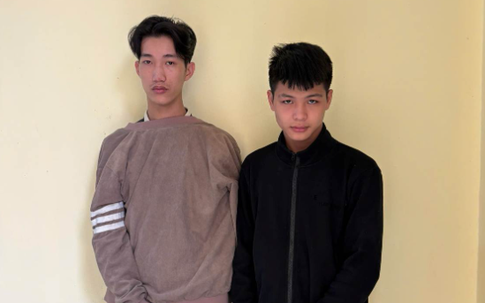 Bắt giữ hai thanh niên mua bán ma túy ngay cổng trường giờ tan học